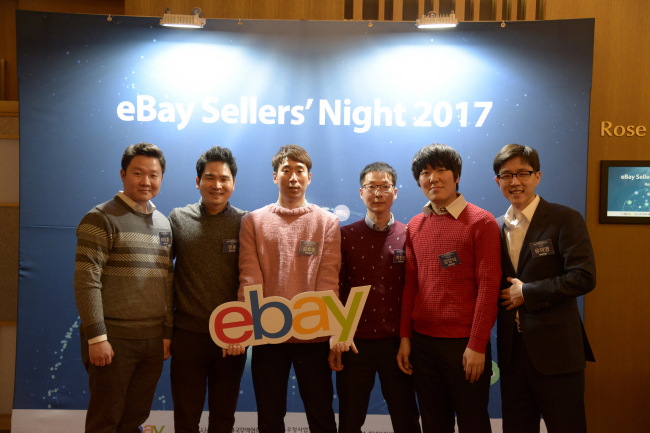 11일 열린 ‘제7회 이베이 수출스타’ 시상식에서 경기도 청년 해외 역직구 창업지원사업에 참여하고 있는 6명의 경기도 청년창업가들이 수상하는 쾌거를 올렸다.[사진제공=경기경제과학진흥원]
11일 열린 ‘제7회 이베이 수출스타’ 시상식에서 경기도 청년 해외 역직구 창업지원사업에 참여하고 있는 6명의 경기도 청년창업가들이 수상하는 쾌거를 올렸다.[사진제공=경기경제과학진흥원]