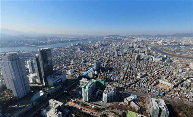 건국대에서 바라본 광진구 자양동 모습.  [제공=네이버 항공뷰]