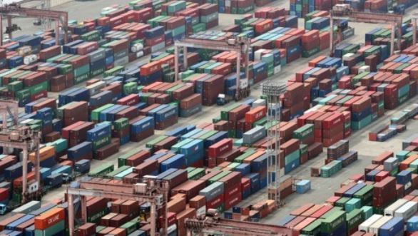 Containers waiting to be shipped at South Korea's main sea port of Busan. (Yonhap)