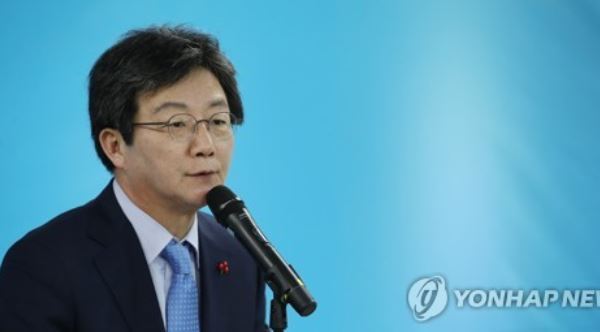 Yoo Seong-min, the leader of the minor opposition Bareun Party, speaks during a party meeting at the party headquarters in Seoul on Dec. 20, 2017. (Yonhap)