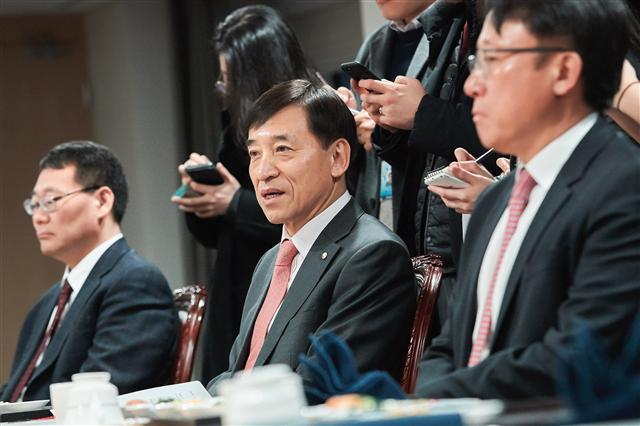 이주열 한국은행 총재가 21일 서울 중구 한국은행 삼성본관에서 열린 경제동향간담회에서 말씀을 하고 있다.  [제공=한국은행]