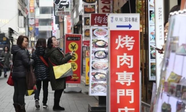 In this file photo, taken on Nov. 28, 2017, tourists are seen at Seoul's Myeongdong shopping area, one of the top tourist spots in the South Korean capital. (Yonhap)