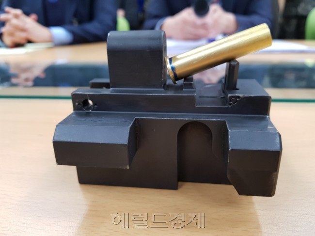 26일 국방부에서 육군 합동조사단이 지난 8월 발생한 K-9 자주포 사고 조사 결과에 대해 발표했다. 사진은 K-9 자주포 부품 [사진=이정주 기자/sagamore@heraldcorp.com]