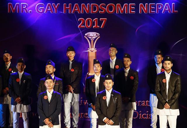 <YONHAP PHOTO-0118> epa06406167 Nepalese contestants on stage as they participate in the program of the Mr. Gay Handsome Nepal 2017 beauty pageant in Kathmandu, Nepal, 26 December 2017. The contest was held for a second time since its first edition in 2013. The program was organized by the Blue Diamond Society of Nepal, an LGBT (lesbian, gay, bisexual and transgender) rights organization founded in 2001, to celebrate the 10th anniversary of the Supreme Court's decision regarding LGBT rights in the country. EPA/Hemanta Shrestha/2017-12-27 00:47:22/ <저작권자 ⓒ 1980-2017 ㈜연합뉴스. 무단 전재 재배포 금지.>