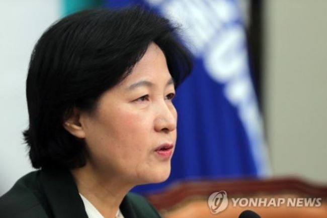 Choo Mi-ae, the leader of the ruling Democratic Party, speaks during a meeting with senior party officials at the National Assembly in Seoul on Dec. 29, 2017. (Yonhap)