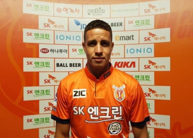 This photo, provided by South Korean football club Jeju United on Dec. 29, 2017, shows the club's new Brazilian forward Roberson de Arruda Alves. (Yonhap)