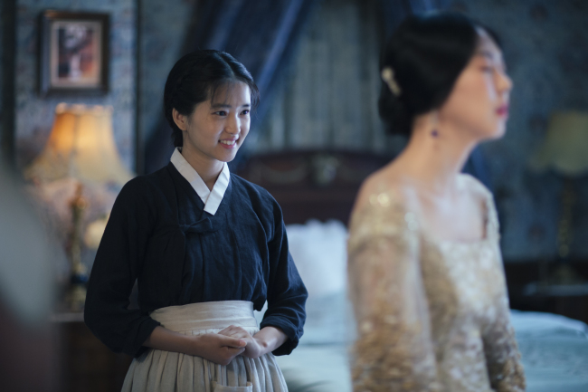 Kim Tae-ri (left) and Kim Min-hee star in “The Handmaiden” (CJ Entertainment)