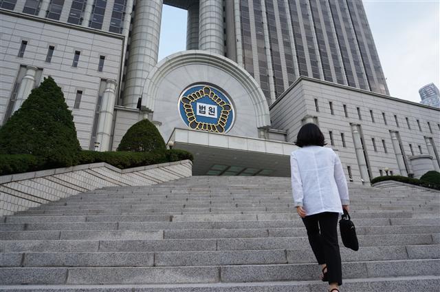 소송을 위해 법원을 찾는 사람.[사진=헤럴드경제DB]