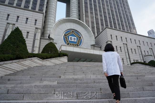 소송을 위해 법원을 찾는 사람.[사진=헤럴드경제DB]