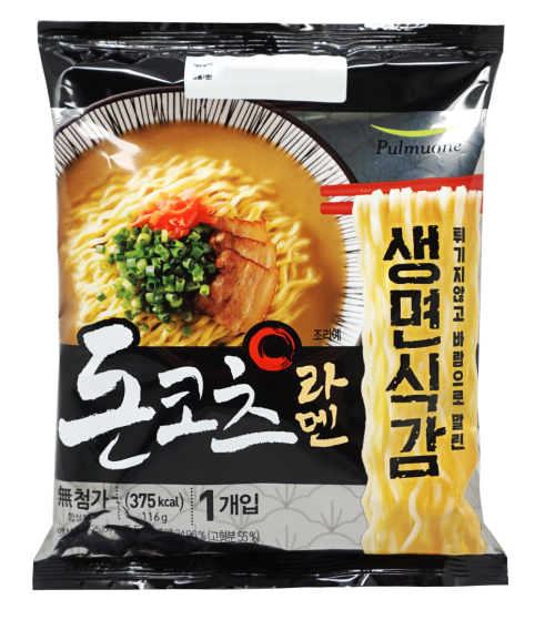 유탕면이 주로 활용됐던 라면 및 간편식에도 생면이나 생면 식감을 갖춘 비유탕면을 사용한 신제품이 인기를 끌고 있다. 사진은 풀무원 ‘생면식감’ 이미지.
