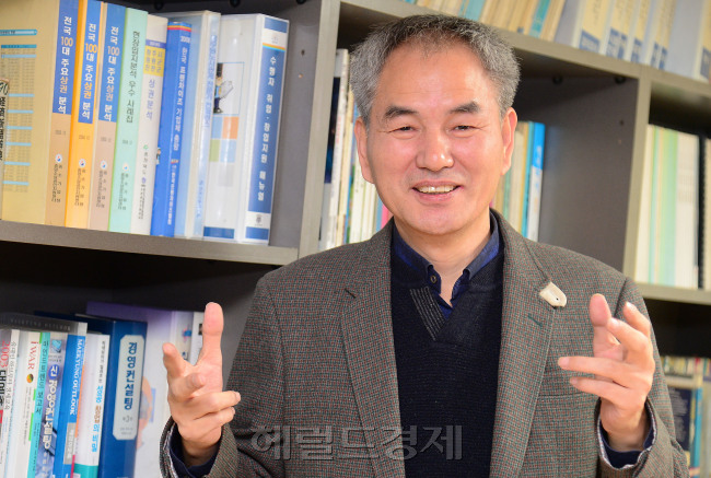 이형석_원장_창업컨설턴트_1호<br />이상섭 기자 babtong@heraldcorp.com
이형석_원장_창업컨설턴트_1호
이상섭 기자 babtong@heraldcorp.com