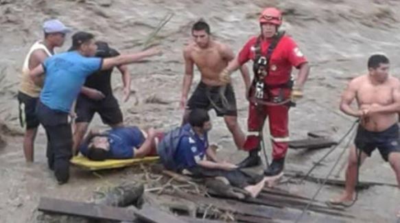 (Fire officers and civilians on search and rescue =Yonhap)