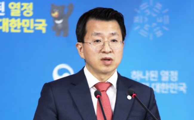 Baik Tae-hyun speaks at the press briefing on Jan. 5, 2017. (Yonhap)