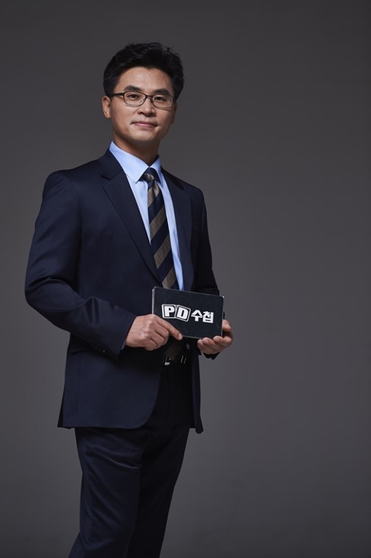 Han Hak-soo, the new host for MBC‘s “PD Notebook,” poses for a photo before a press conference Thursday.  (MBC)