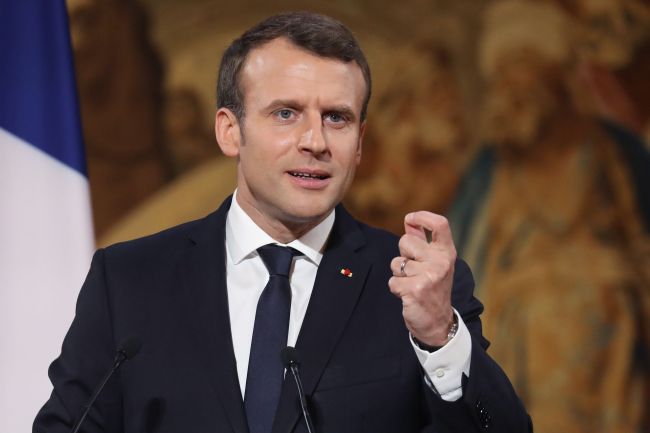 <YONHAP PHOTO-0258> French President Emannuel Macron delivers his New Year wishes to the diplomatic corps on January 4, 2018, at the Elysee Palace in Paris. / AFP PHOTO / LUDOVIC MARIN/2018-01-05 01:17:51/ <저작권자 ⓒ 1980-2018 ㈜연합뉴스. 무단 전재 재배포 금지.>
<YONHAP PHOTO-0258> French President Emannuel Macron delivers his New Year wishes to the diplomatic corps on January 4, 2018, at the Elysee Palace in Paris. / AFP PHOTO / LUDOVIC MARIN/2018-01-05 01:17:51/ <저작권자 ⓒ 1980-2018 ㈜연합뉴스. 무단 전재 재배포 금지.>