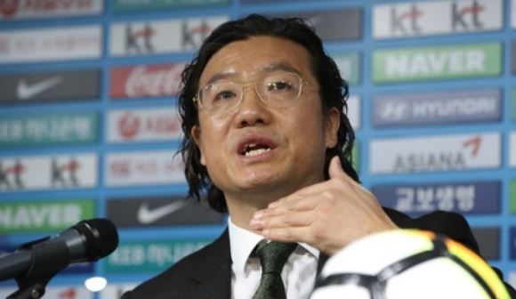Kim Pan-gon, head of a new Korea Football Association commmittee on national team coaching hiring, speaks at his introductory press conference at the KFA headquarters in Seoul on Jan. 8, 2018. (Yonhap)