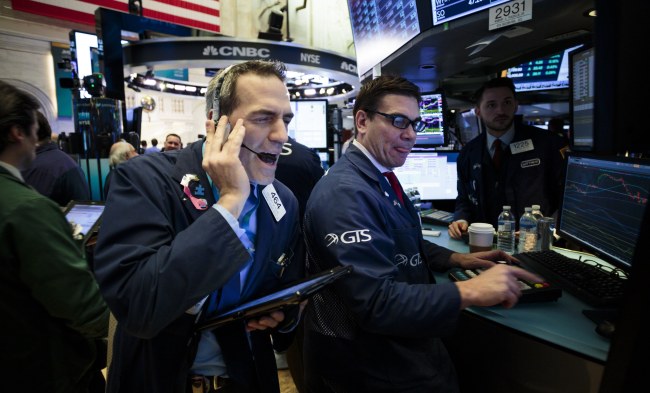 <YONHAP PHOTO-0310> epa06426979 Traders work on the floor of the New York Stock Exchange at the Opening Bell in New York, New York, USA, 09 January 2018. EPA/JUSTIN LANE/2018-01-10 01:47:28/ <저작권자 ⓒ 1980-2018 ㈜연합뉴스. 무단 전재 재배포 금지.>
<YONHAP PHOTO-0310> epa06426979 Traders work on the floor of the New York Stock Exchange at the Opening Bell in New York, New York, USA, 09 January 2018. EPA/JUSTIN LANE/2018-01-10 01:47:28/ <저작권자 ⓒ 1980-2018 ㈜연합뉴스. 무단 전재 재배포 금지.>