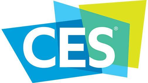 박정호 SK텔레콤 사장(가운데 왼쪽)이 9일(현지시간) ‘CES 2018’의 삼성전자 부스에서 고동진 삼성전자 사장(가운데 오른쪽)과 함께 IoT 기술과 전장기술이 접목된 ‘디지털 콕핏’ 등을 살펴보고 설명을 듣고 있다.  [제공=SK텔레콤]