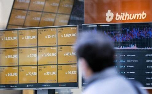 가상화폐(암호화폐) 거래소에 대한 금융당국의 고강도 조사가 이어지는 가운데 이들은 일반법인 계좌로 가상화폐 계좌를 편법 운용한 것으로 나타났다.