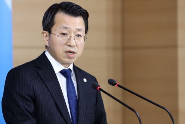 This photo, taken on Jan. 10, 2018, shows Baik Tae-hyun, the spokesman for Seoul`s unification ministry, speaking to reporters at a briefing. (Yonhap)