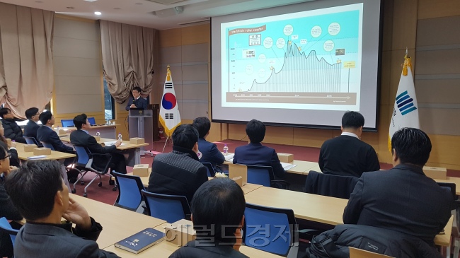 10일 서울 서초동 대검찰청 디지털포렌식센터에서 검찰 관계자들이 세미나 발표를 듣고 있다.