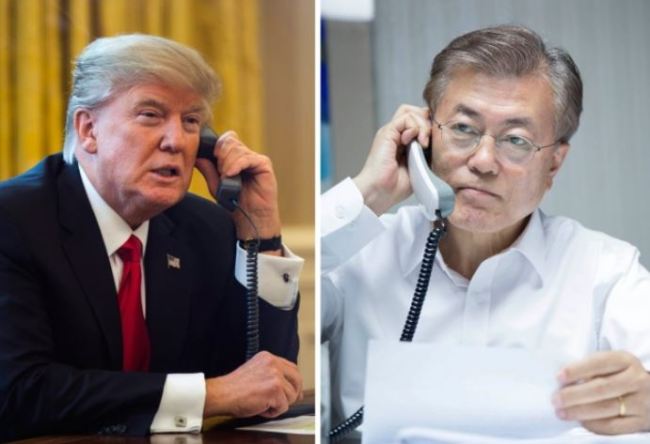 South Korea's President Moon Jae-in (right) and US counterpart Donald Trump. (Yonhap)