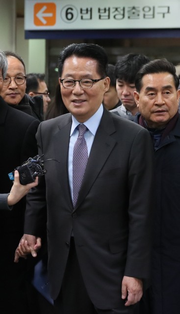 “박지원, 박근혜 명예훼손 아니다”…4년만에 무죄