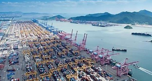 Containers ready for shipment at Busan port. (Yonhap)