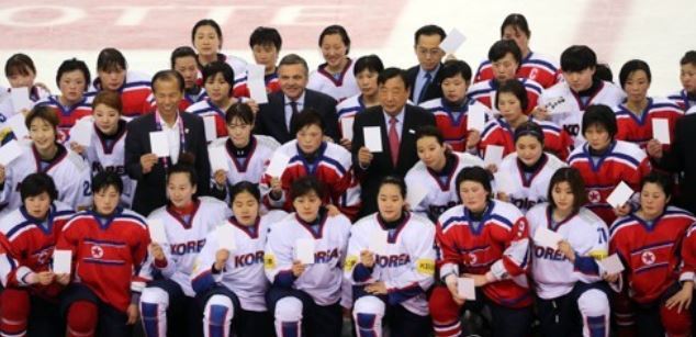 In this file photo, taken April 6, 2017, players from both South Korea and North Korea (in white and red, respectively) pose for group pictures after their game at the International Ice Hockey Federation Women's World Championship Division II Group A tournament at Gangneung Hockey Centre in Gangneung, Gangwon Province. (Yonhap)