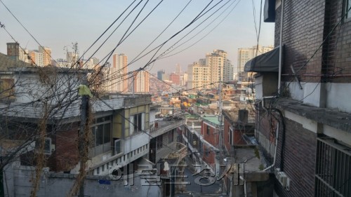 철거를 앞두고 있는 아현2구역의 모습 [사진=헤럴드경제]