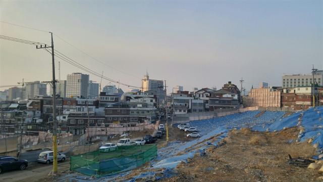 서울의 집값 상승세가 강남에서 강북 재개발지역으로 급속하게 번지는 양상이다. 교통망 개선, 직주 근접성 등으로 주목받고 있는 염리3구역 모습.