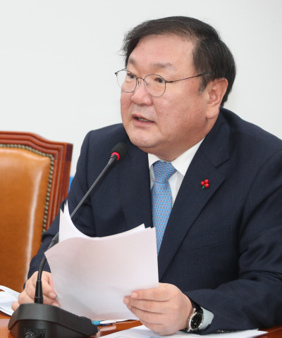 더불어민주당 김태년 정책위의장이 원내대책회의에서 발언하고 있다.[사진=연합뉴스]