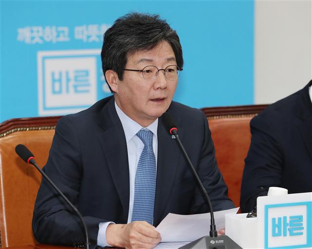 바른정당 유승민 대표가 16일 오전 국회 본청에서 열린 원내대표, 최고위원·국회의원 연석회의에서 발언하고 있다.  [연합뉴스]