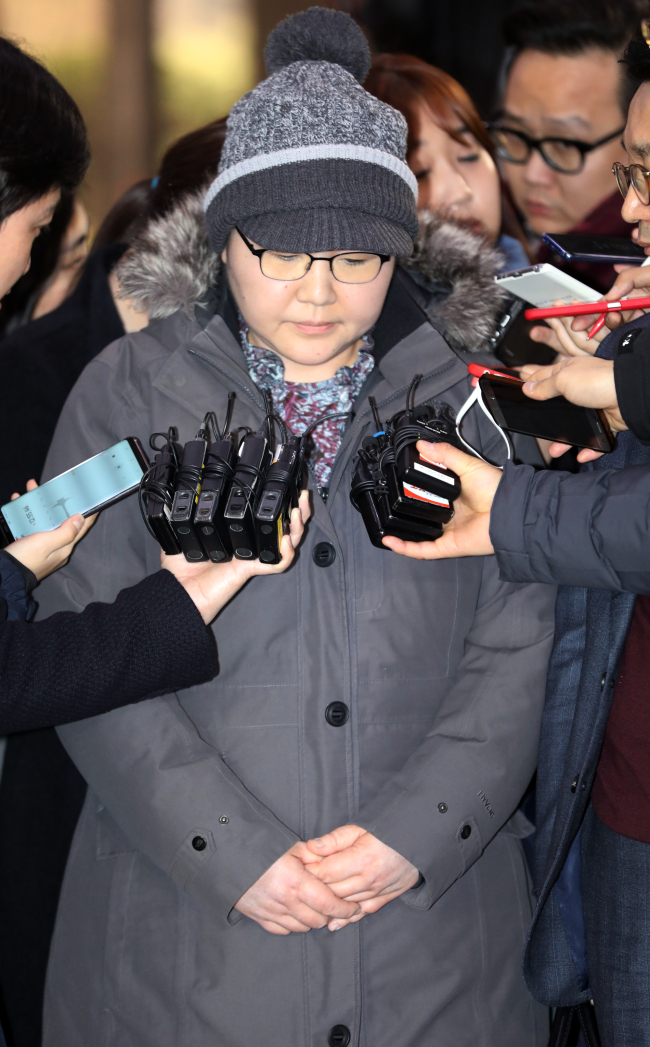 Cho Su-jin, a doctor from Ewha Womans University Medical Center, speaks to the press as she appears at the police office in Seoul on Jan. 16, 2018. (Yonhap)