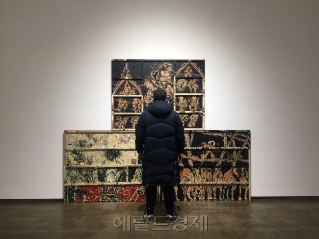 프로필사진을 요청하자 뒷모습 촬영을 요청한 배윤환 작가. [사진=헤럴드경제DB]