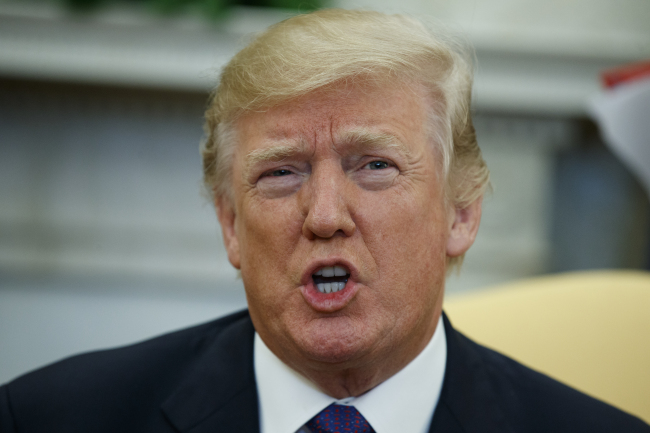 <YONHAP PHOTO-5964> In this Jan. 16, 2018, photo, President Donald Trump speaks during a meeting with Kazakhstan's President Nursultan Nazarbayev in the Oval Office of the White House in Washington. An Associated Press review of statements made under oath by Trump gives clues about how he might handle questions from special counsel Robert Mueller’s team of investigators. It’s not clear when or even if Mueller and his team will question Trump, though the topic has been broached. (AP Photo/Evan Vucci)/2018-01-17 14:42:50/ <저작권자 ⓒ 1980-2018 ㈜연합뉴스. 무단 전재 재배포 금지.>
<YONHAP PHOTO-5964> In this Jan. 16, 2018, photo, President Donald Trump speaks during a meeting with Kazakhstan's President Nursultan Nazarbayev in the Oval Office of the White House in Washington. An Associated Press review of statements made under oath by Trump gives clues about how he might handle questions from special counsel Robert Mueller’s team of investigators. It’s not clear when or even if Mueller and his team will question Trump, though the topic has been broached. (AP Photo/Evan Vucci)/2018-01-17 14:42:50/ <저작권자 ⓒ 1980-2018 ㈜연합뉴스. 무단 전재 재배포 금지.>