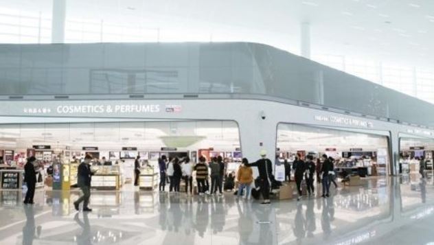 This photo from Shilla Duty Free shows its store in the new passenger terminal at Incheon International Airport. (Yonhap)