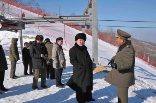 This file photo shows North Korean leader Kim Jong-un inspecting Masikryong Ski Resort near Wonsan, the North's eastern port city, in 2013. (Yonhap)