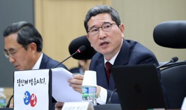 This photo taken on Oct. 27, 2017, shows Rep. Kim Hack-yong of the main opposition Liberty Korea Party speaking during a parliamentary audit session at the Army's 2nd Operational Command in Daegu, 300 kilometers southeast of Seoul. (Yonhap)