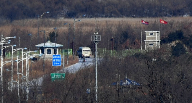A bus carrying the South Korean inspection team heads into North Korea across the inter-Korean border in Gangwon Province on Tuesday. Yonhap