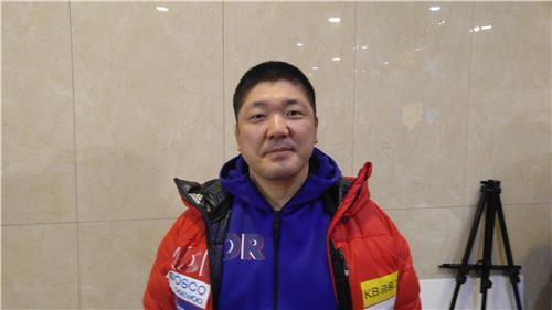 South Korean Olympic bobsleigh head coach Lee Yong poses for a photo after an interview on the sidelines of Team Korea launching ceremony in Seoul on Jan. 24, 2018. (Yonhap)