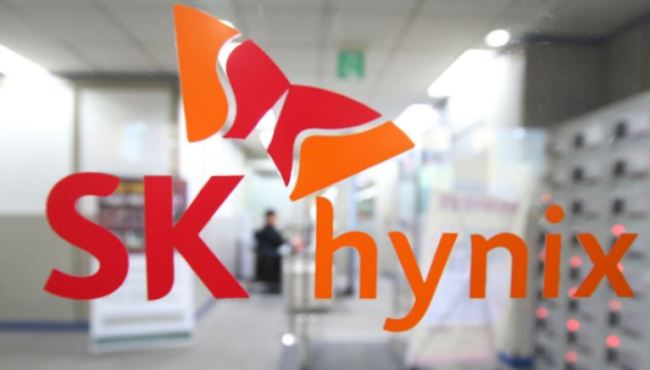 The logo of chipmaker SK hynix at the firm‘s head office in Seoul. (Yonhap)