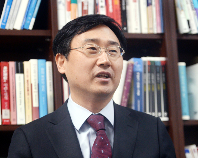 Caption: Shin Beom-chul, a professor at the Korea National Diplomatic Academy. Park Hyun-koo/The Korea Herald