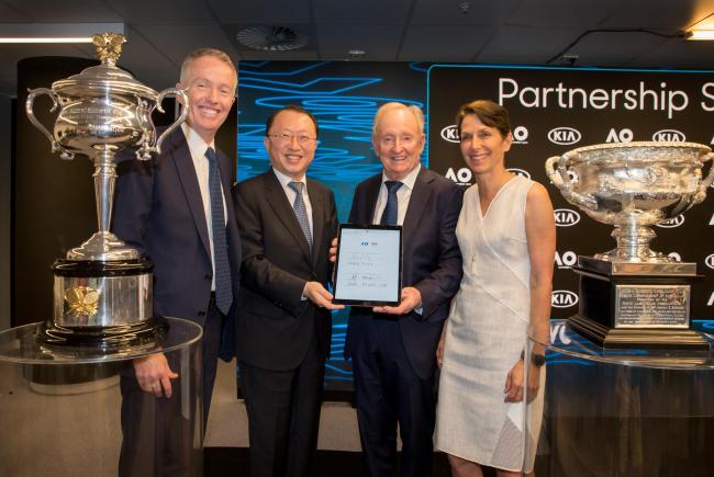 From left: Australian Open Tournament Director Craig Tiley, Kia Motors Executive Vice President Park Byung-yun, former Australian tennis player Rod Laver and Tennis Australia President Jayne Hrdlicka pose for a photo after signing a five-year partnership extension between the South Korean carmaker and the Australian Open, in Melbourne on Saturday. Kia Motors
　