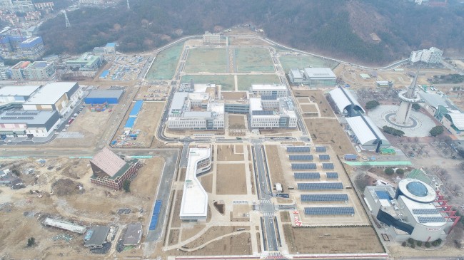 기초과학연구원 본원 완공…기초과학 생태계 이끈다