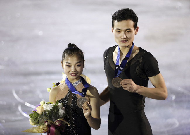 North Korean figure skating duo Ryom Tae-Ok and Kim Ju-Sik took bronze at the 2018 Four Continents championships in Taipei, Taiwan on Jan. 26. (AP-Yonhap)