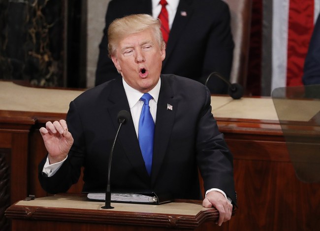 <YONHAP PHOTO-4750> epaselect epa06487038 US President Donald J. Trump delivers his first State of the Union from the floor of the House of Representatives in Washington, DC, USA, 30 January 2018. EPA/SHAWN THEW/2018-01-31 14:03:39/ <저작권자 ⓒ 1980-2018 ㈜연합뉴스. 무단 전재 재배포 금지.>
<YONHAP PHOTO-4750> epaselect epa06487038 US President Donald J. Trump delivers his first State of the Union from the floor of the House of Representatives in Washington, DC, USA, 30 January 2018. EPA/SHAWN THEW/2018-01-31 14:03:39/ <저작권자 ⓒ 1980-2018 ㈜연합뉴스. 무단 전재 재배포 금지.>