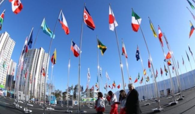 The national flags from countries participating in the PyeongChang Winter Olympic Games are raised at the Gangneung Village in Gangneung, Gangwon Province, on Feb. 1. (Yonhap)