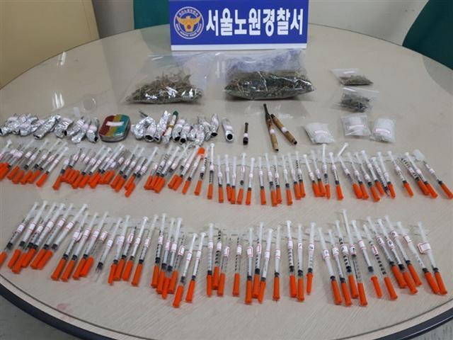 최 씨 집에서 발견된 일회용 주사기 100여개.  [제공=서울 노원경찰서]