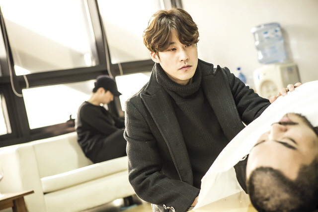 2018년 연초 뮤지컬 무대는 ‘러시아’로 가득찼다. 러시아 대문호 톨스토이와 도스도예프스키의 대표작 ‘안나 카레니나’와 ‘까라마조프의 형제들’이 뮤지컬로 변주, 무대에 오른다. 사진은 뮤지컬 ‘안나 카레니나’ 공연사진.  [제공=마스트엔터테인먼트]